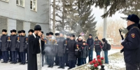 Священник принял участие в митинге, посвящённом Дню памяти погибших при исполнении служебных обязанностей сотрудников ОВД 1 - Ачинское благочиние